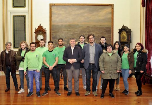 Os doce alumnos do obradoiro de emprego de garantía xuvenil “Coruña II” recibiron esta mañá os seus diplomas de fin de curso